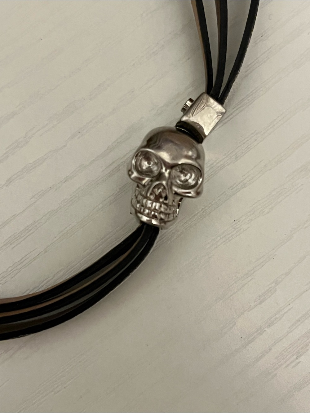 Alexander McQueen Black Leather Multi-Strand Bracelet with Silver Skull Clasp - Picture 3 of 8